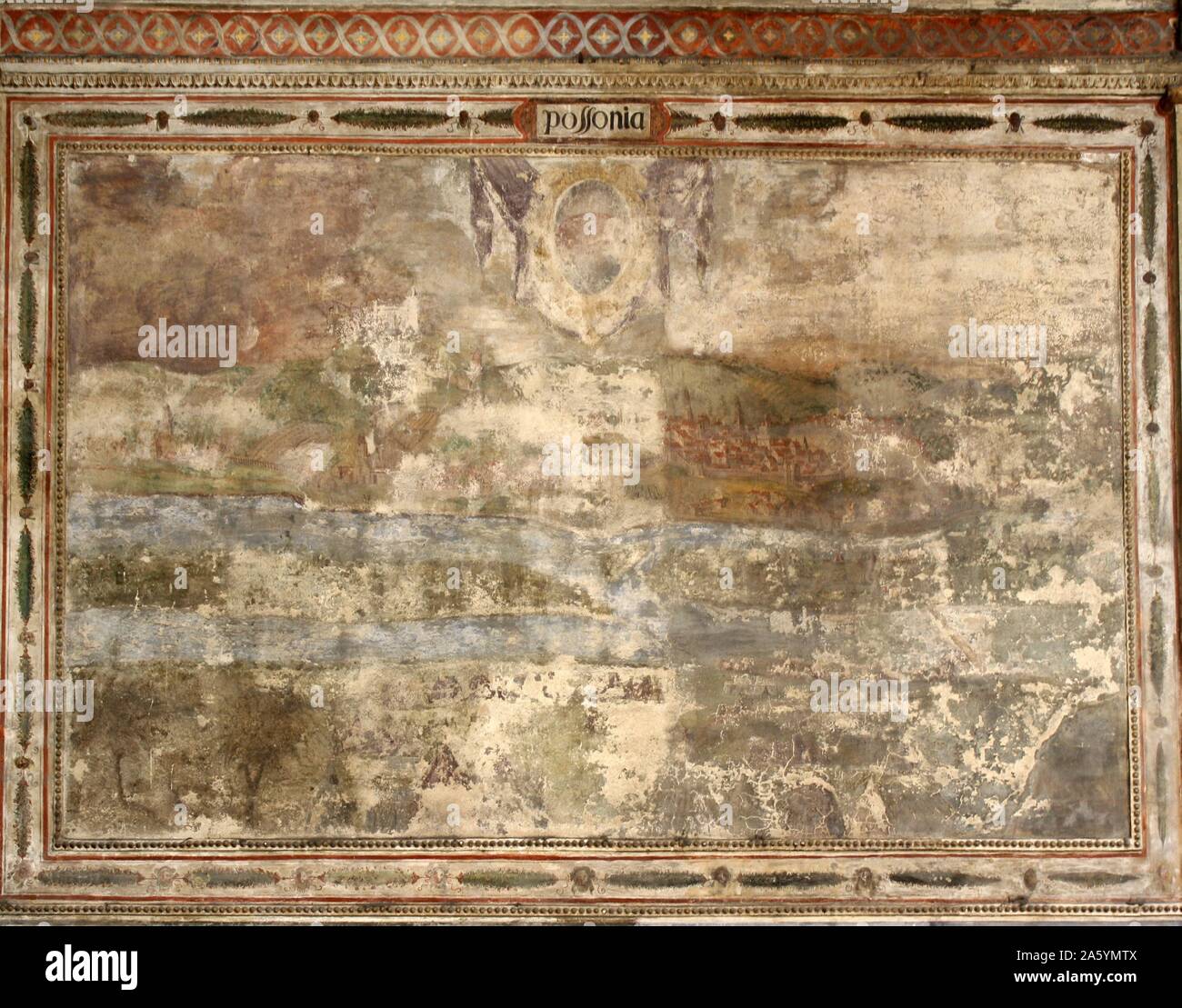 Détail de l'intérieur du Palazzo Vecchio, Florence, Italie. Une forteresse massive, de style roman-palais conçu par l'architecte Arnolfo di Cambio. En interne, la première cour a été conçu en 1453 par Michelozzo. Dans les lunettes, haute autour de la cour, sont des crêtes de l'Église et les guildes de la ville. Au centre, la fontaine de porphyre est par Battista del Tadda. Cette image montre mur peint le détail. Banque D'Images