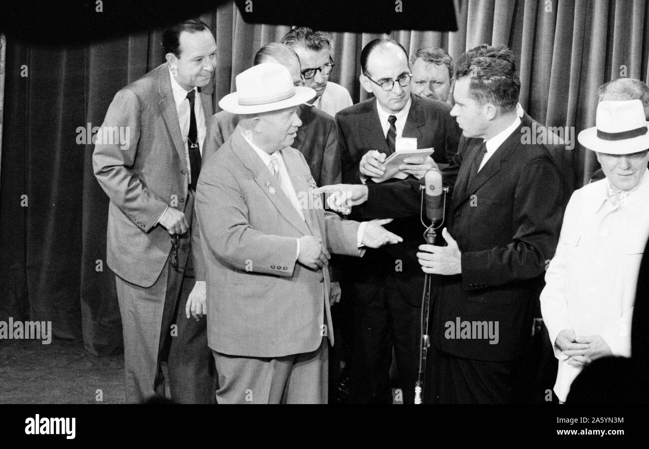 M. Khrouchtchev et le Vice-président Nixon de T.V. à l'American Pièce 1959. Banque D'Images
