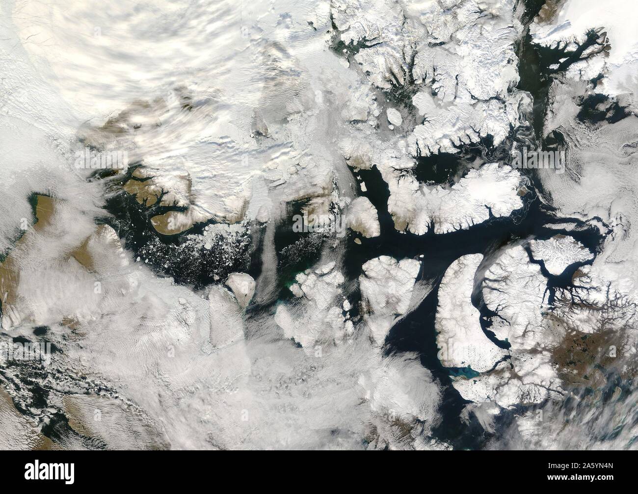 Passage du Nord-Ouest 2007. Le passage du nord-ouest était libre de glace pour la première fois depuis le début des relevés par satellite. Le passage est une route directe de l'Europe à l'Asie pour les navires voyageant à travers l'Arctique. NASA Banque D'Images