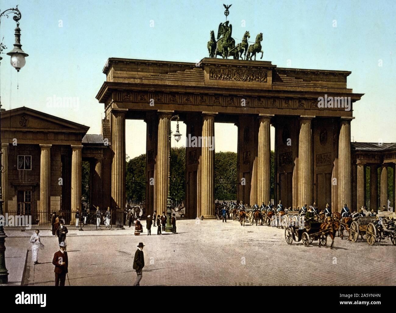 Porte de Brandebourg Berlin Brandenburgertor, illustré dans une impression photomécanique dans photochrom, couleur. Daté entre 1890 et 1900. Banque D'Images