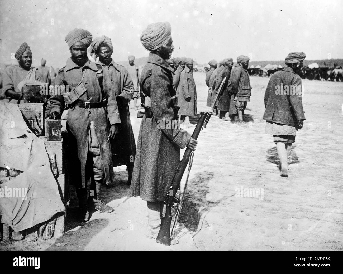 Photographie de soldats indiens servant en France pendant la Première Guerre mondiale. Datée 1915 Banque D'Images