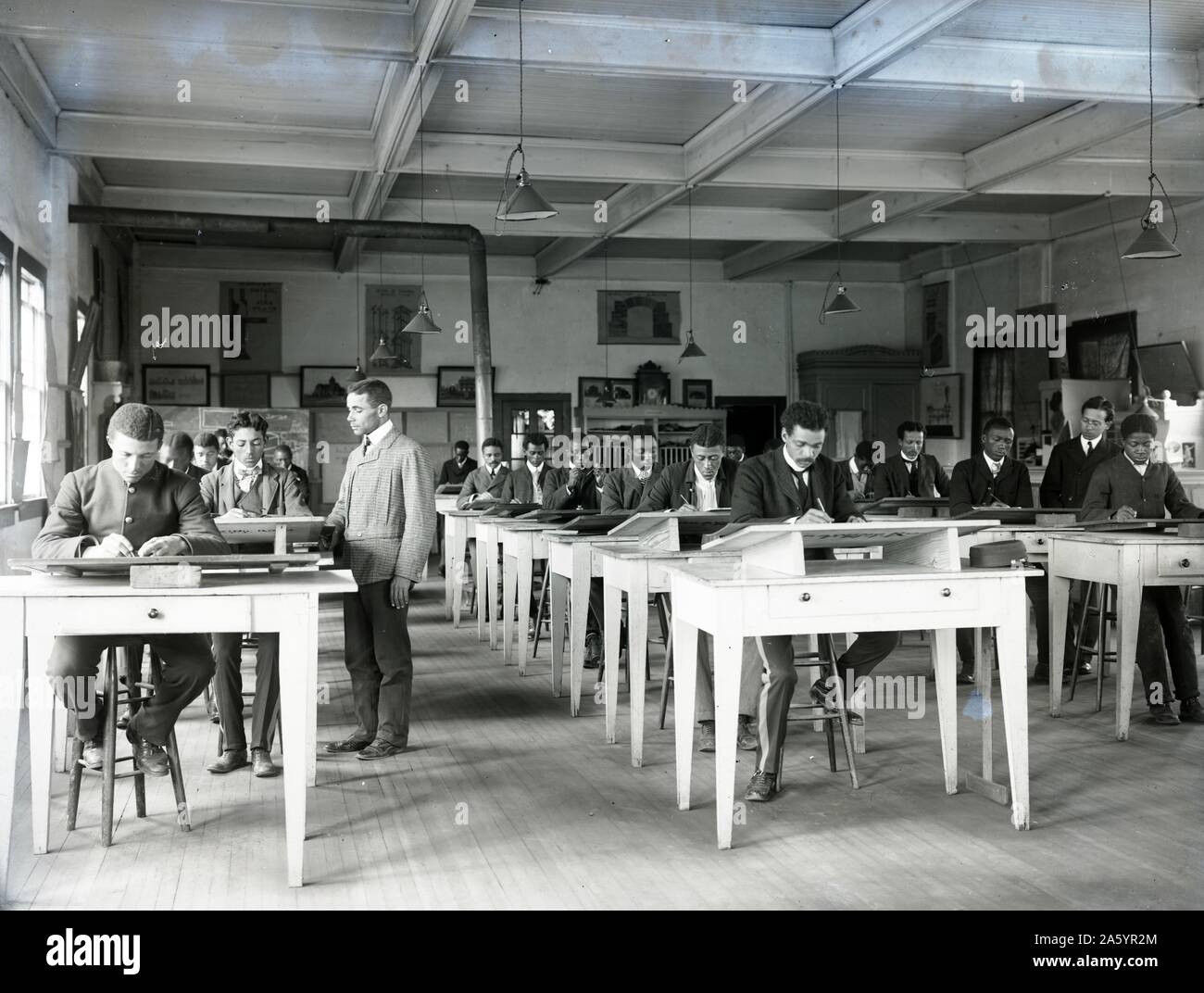 Tirage photographique d'un dessin mécanique de classe à l'Institut Tuskegee, en Californie. Photographié par Frances Benjamin Johnston (1864-1952). Datée 1902 Banque D'Images