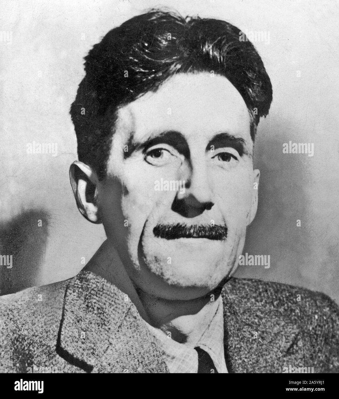 Eric Arthur Blair (25 juin 1903-21 janvier 1950) qui a utilisé le nom de plume de George Orwell, est un romancier, essayiste, journaliste et critique. Banque D'Images