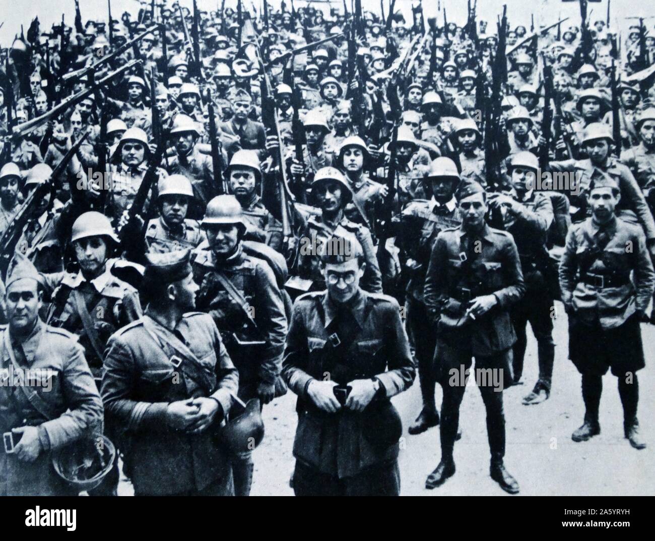 L'Almansa Regiment pénètre dans l'estragon pendant la guerre civile espagnole. Tarragone se rend le 14 janvier 1939 Banque D'Images