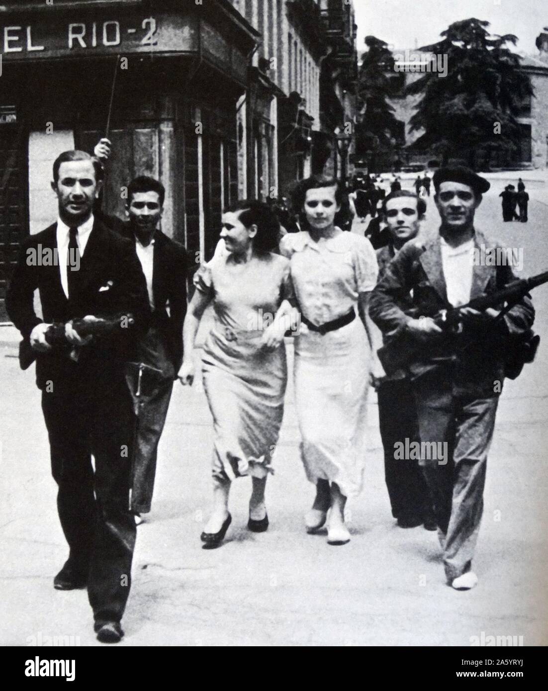 Les partisans républicains se préparent à défendre les positions à Madrid pendant la guerre civile espagnole 1936 Banque D'Images