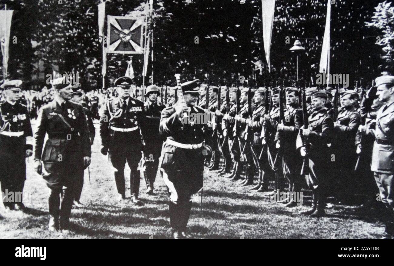 Field Marshall Herman Goring (avec baton) et Hugo Sperrle (2e de gauche) revoir la légion Condor. La légion composée de volontaires de l'Armée de l'air allemande (Luftwaffe) et de l'armée allemande (Wehrmacht) qui a servi avec les nationalistes pendant la guerre civile espagnole de juillet 1936 à mars 1939 Banque D'Images