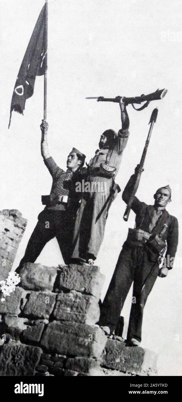 Capture des soldats nationalistes une position stratégique pendant la guerre civile espagnole Banque D'Images Capture des soldats nationalistes une position stratégique pendant la guerre civile espagnole Banque D'Images