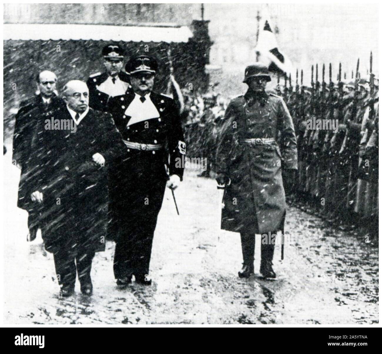 Emil Hácha (12 juillet 1872 - 27 juin 1945) Président de la Tchécoslovaquie de 1938 à 1939 arrive de rencontrer Hitler à Berlin 1939 Banque D'Images