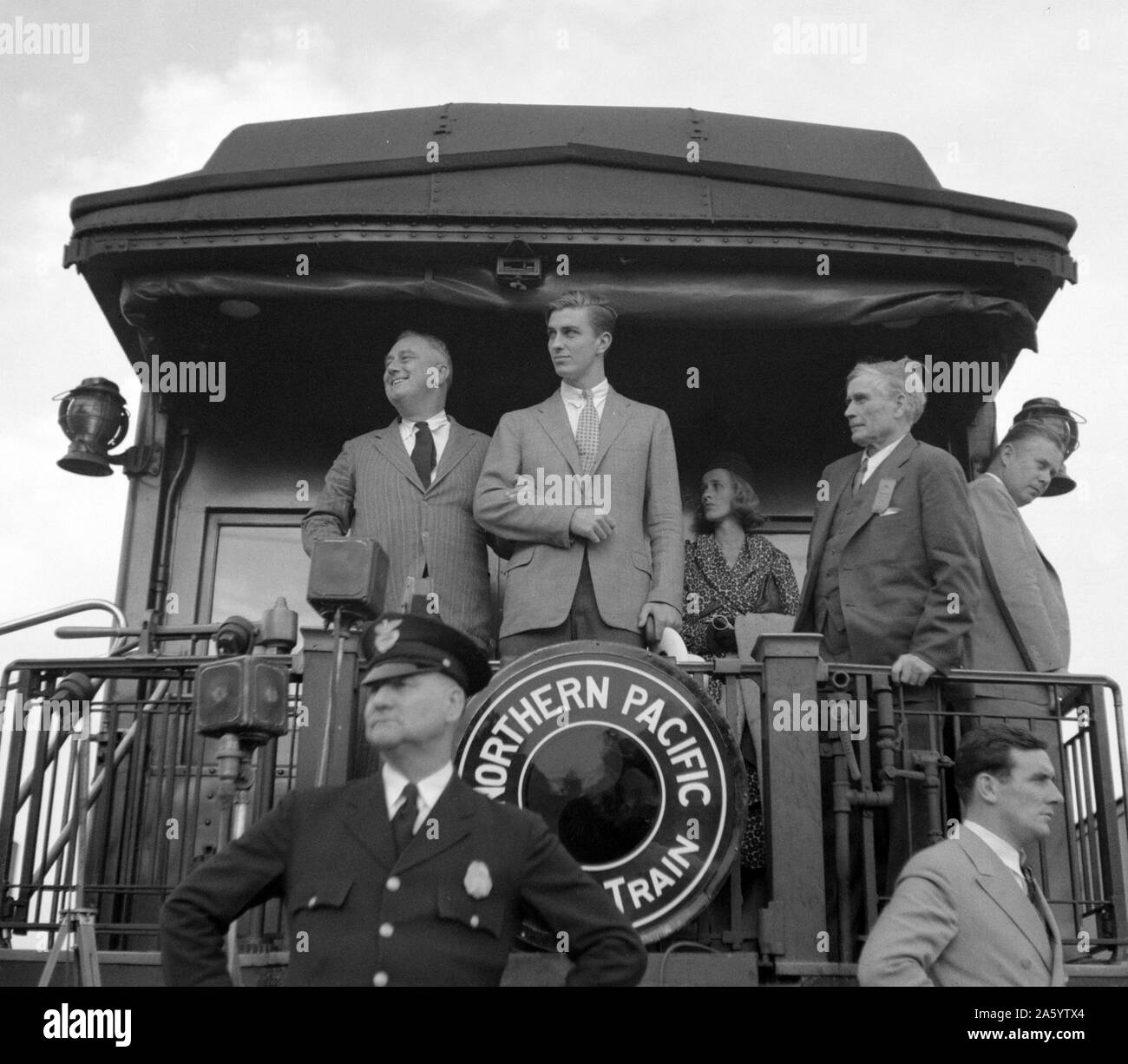 Les agents des services secrets américains Michael Reilly, en bas à droite ; et Russell, en haut à droite du bois 1936 Banque D'Images