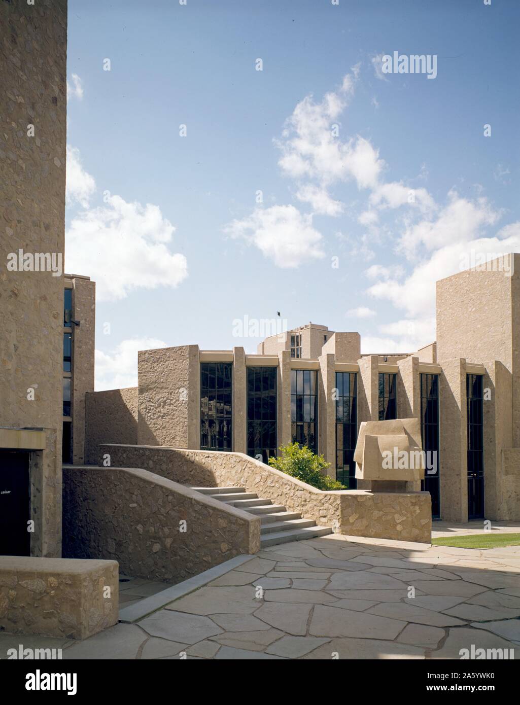 L'université de Yale, Samuel F.B. Morse et Ezra Stiles Collèges, New Haven, Connecticut, 1958-1962. Exterior conçu par l'architecte Eero Saarinen, Nouvelle Zélande 1990-1994 Banque D'Images