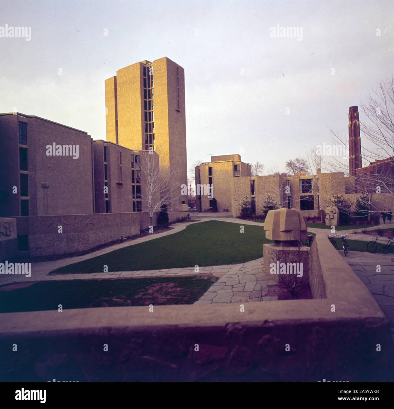 L'université de Yale, Samuel F.B. Morse et Ezra Stiles Collèges, New Haven, Connecticut, 1958-1962. Exterior conçu par l'architecte Eero Saarinen, Nouvelle Zélande 1990-1994 Banque D'Images