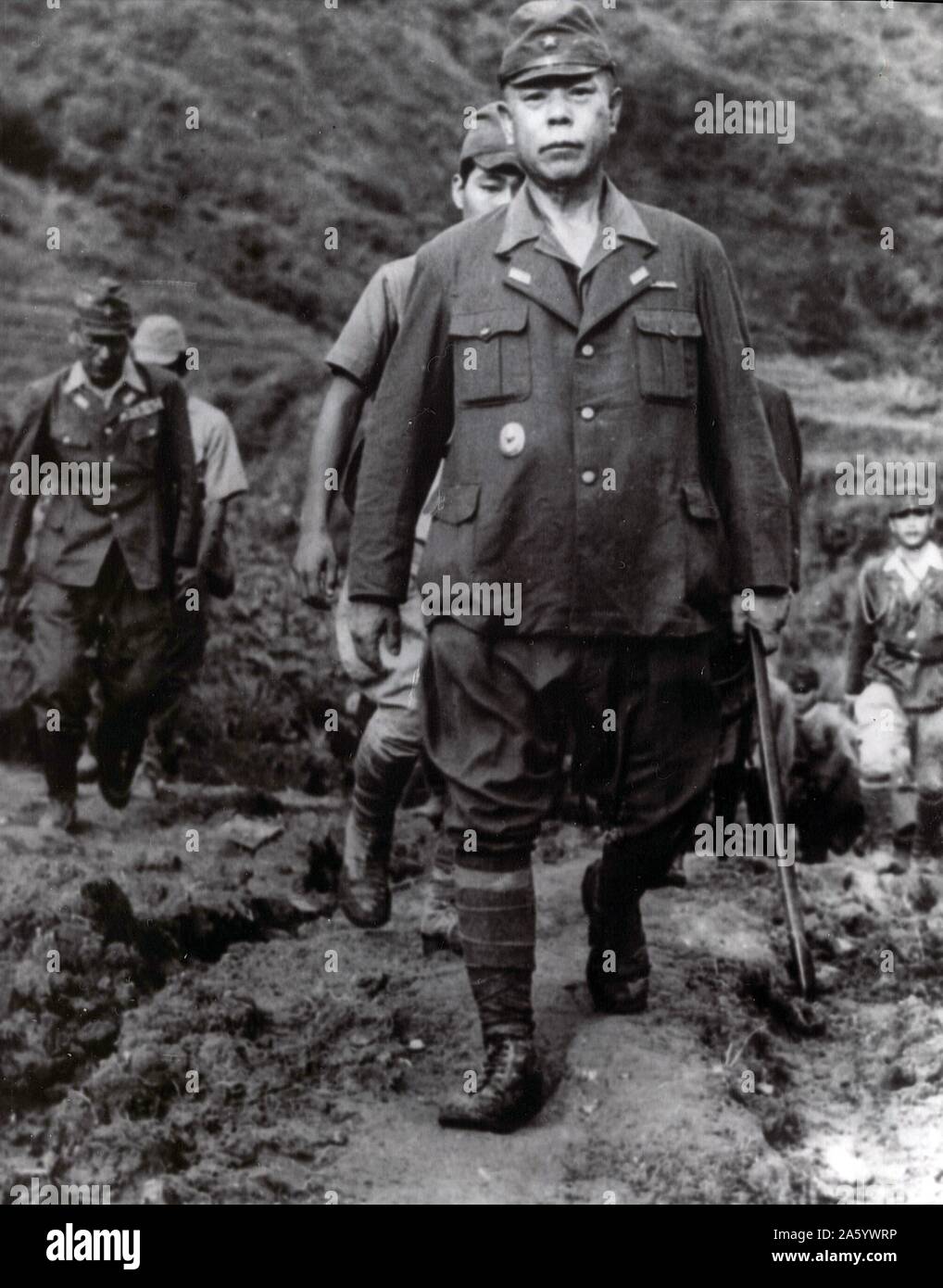 Photographie du Général Tomoyuki Yamashita surrending (1885-1946). Un général de l'Armée impériale japonaise durant la Seconde Guerre mondiale. Il a été exécuté par pendaison après avoir été reconnu coupable de crimes de guerre par un procès à Manille. Datée 1946 Banque D'Images