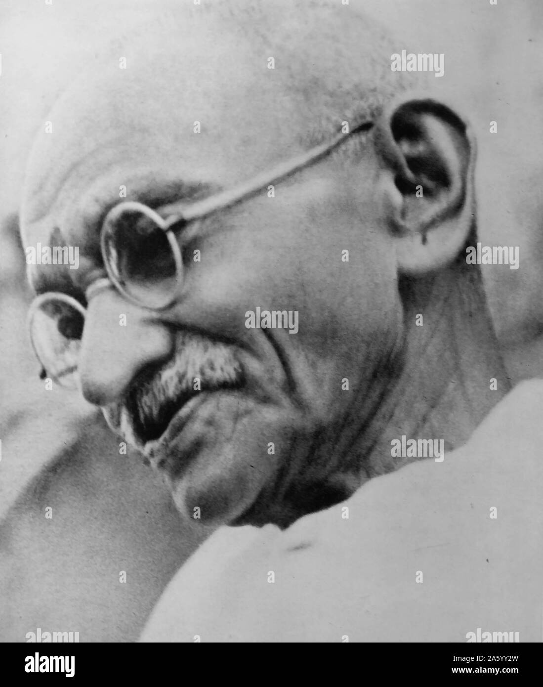 Mohandas Karamchand Gandhi (1869 - 1948), le principal leader de l'indépendance de l'Inde en mouvement a décidé de l'Inde. Emploi de désobéissance civile non-violente, Gandhi a mené l'Inde à l'indépendance et a inspiré des mouvements pour les droits civils et la liberté à travers le monde. Banque D'Images