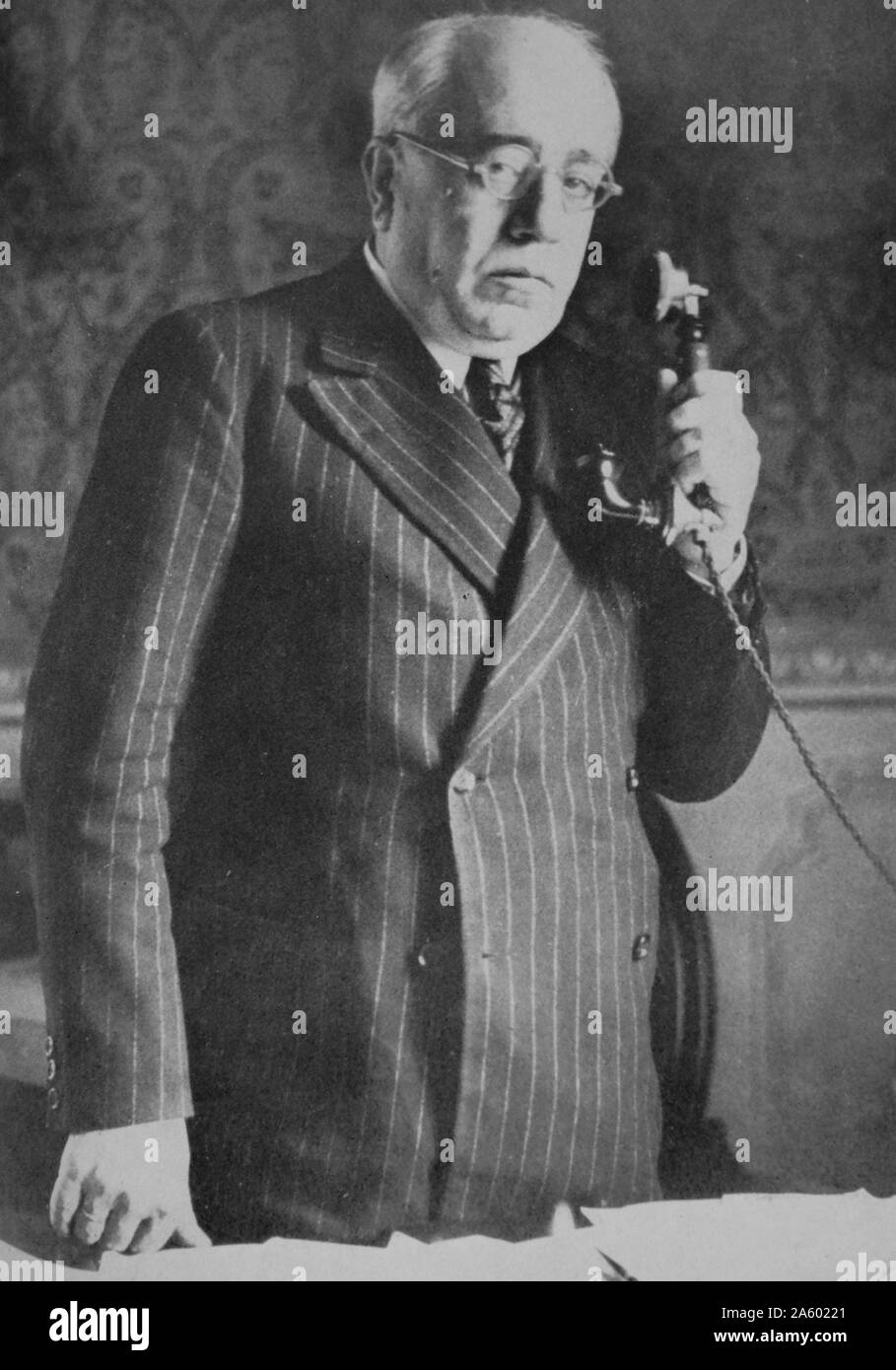 Manuel Azana Diaz (prononciation espagnole : [Janvier 10, 1880 - Novembre 3, 1940) a été le premier Premier Ministre de la Deuxième République espagnole (1931-1933), et il a servi plus tard à nouveau comme premier ministre (1936), puis comme le deuxième et dernier président de la République (1936-1939). La guerre civile espagnole a éclaté alors qu'il était président. Avec la défaite de la République en 1939, il a fui en France Banque D'Images