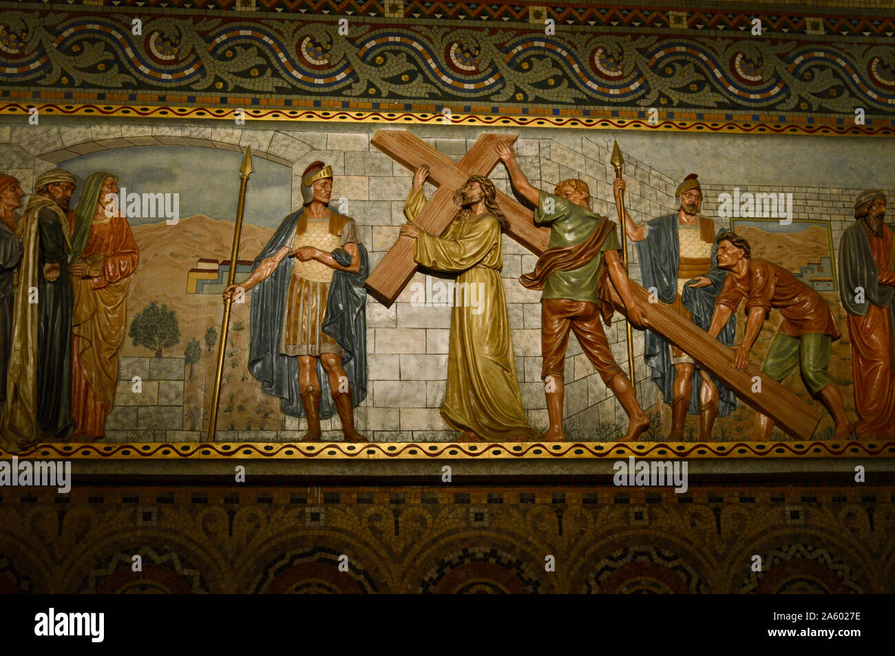 Les décorations à l'intérieur de la crypte de l'église Sagrat Cor à Tibidabo à Barcelone, Espagne Banque D'Images