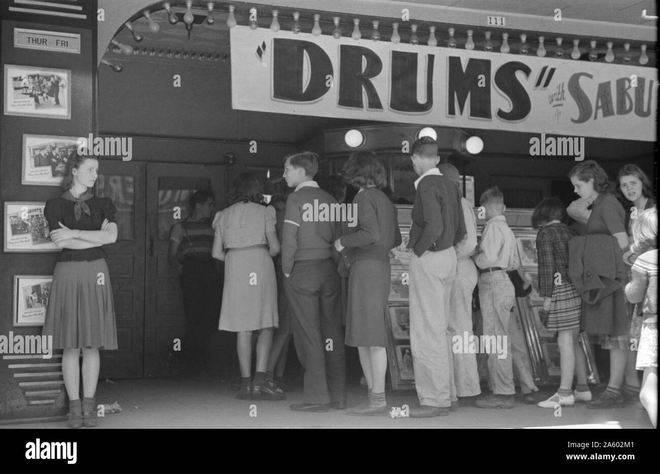 Les écoliers américains aller au cinéma, San Augustin, Texas 1939 Banque D'Images