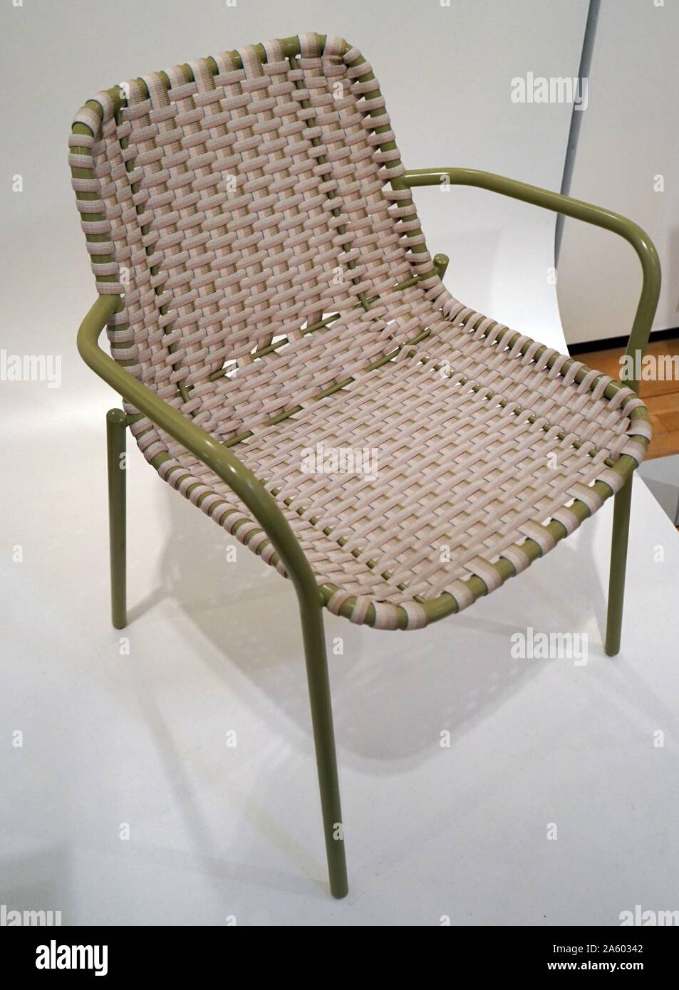 Chaise antistatique conçu par Scholten & Baijings et fabriqué par moustache. Datée 2015 Banque D'Images