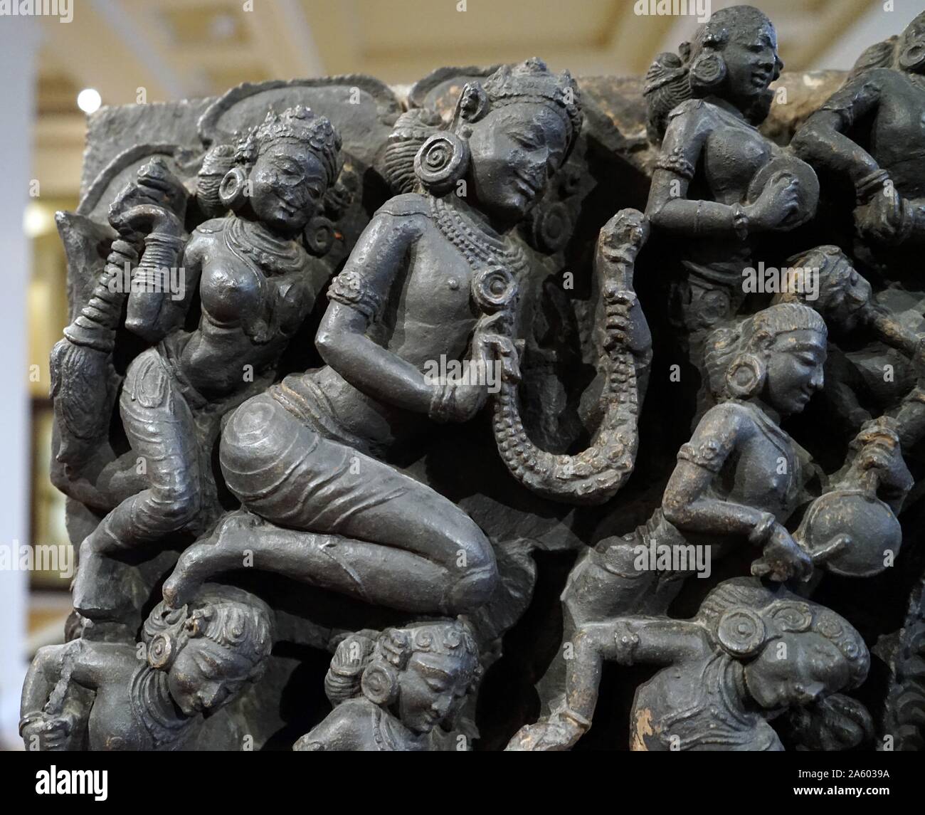 Détail d'une statue en bronze représentant le dieu Shiva et de la Déesse Parvati assis comme le couple divin primordial. En date du 12e siècle Banque D'Images