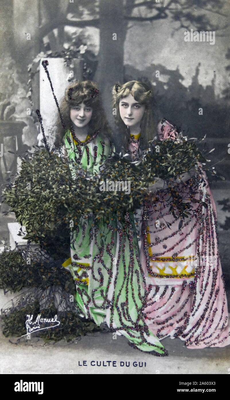 Portrait photographique intitulé 'Le Culte du gui' par Henri Manuel (1874-1947) Un photographe parisien. En date du 20e siècle Banque D'Images