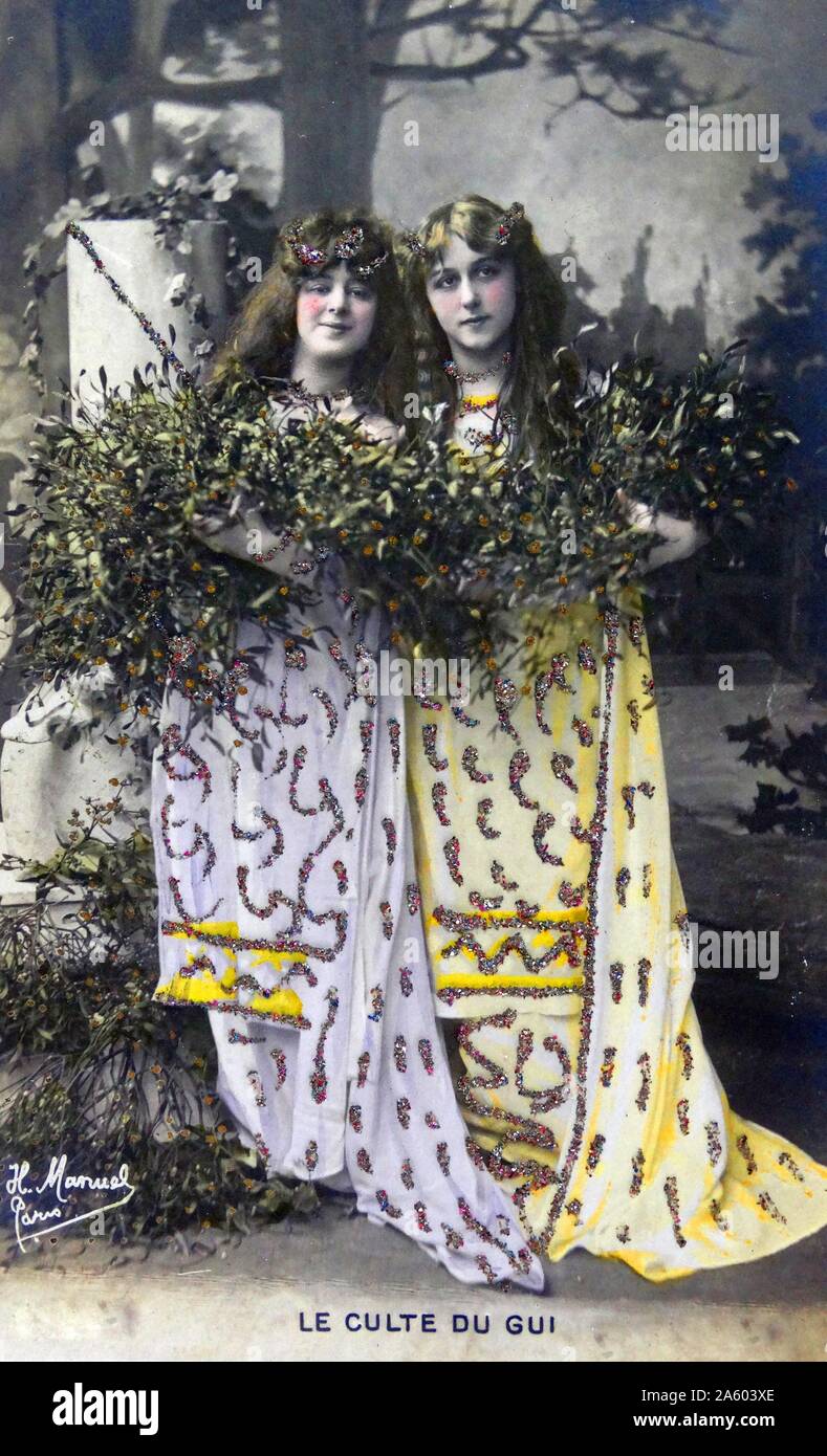 Portrait photographique intitulé 'Le Culte du gui' par Henri Manuel (1874-1947) Un photographe parisien. En date du 20e siècle Banque D'Images