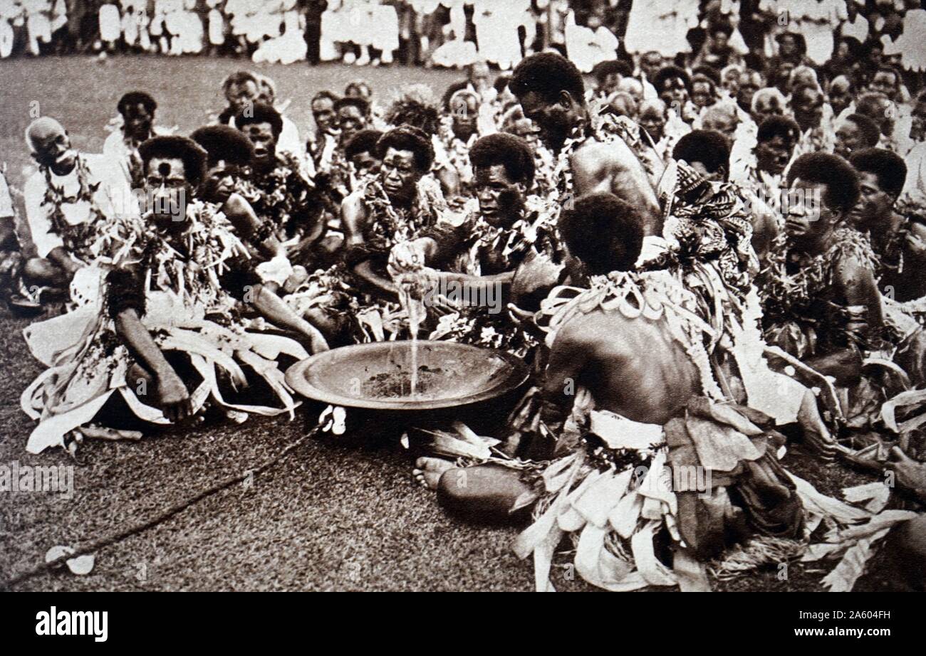 Photographie d'une tribu se préparer pour une visite royale de Prince Albert Frederick Arthur George (1895-1952) et de Lady Elizabeth (1900-2002), Suva, Fidji. En date du 20e siècle Banque D'Images