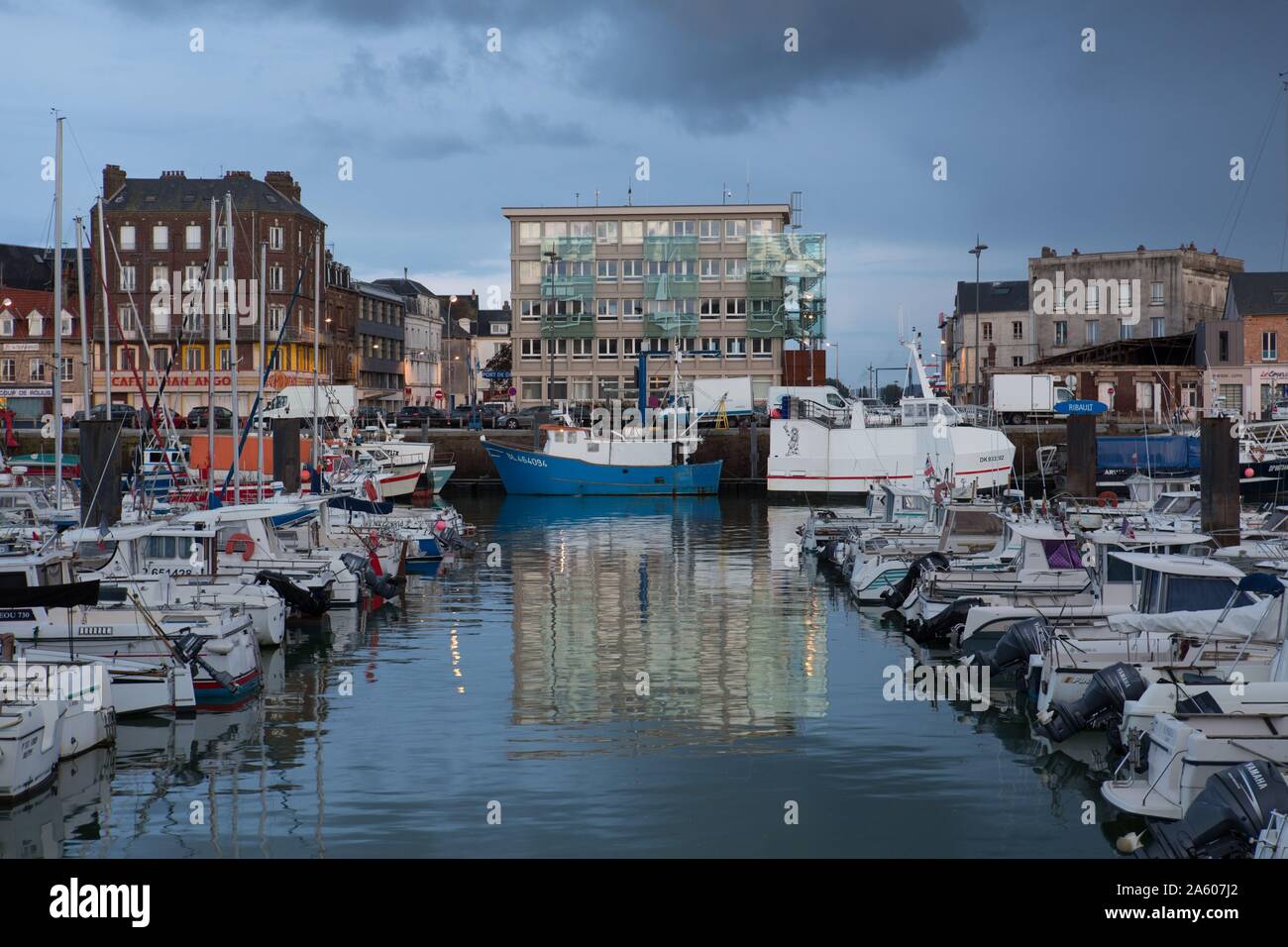 La France, Pays de Caux, Dieppe, port de plaisance, à partir de la rue Henri IV, Banque D'Images