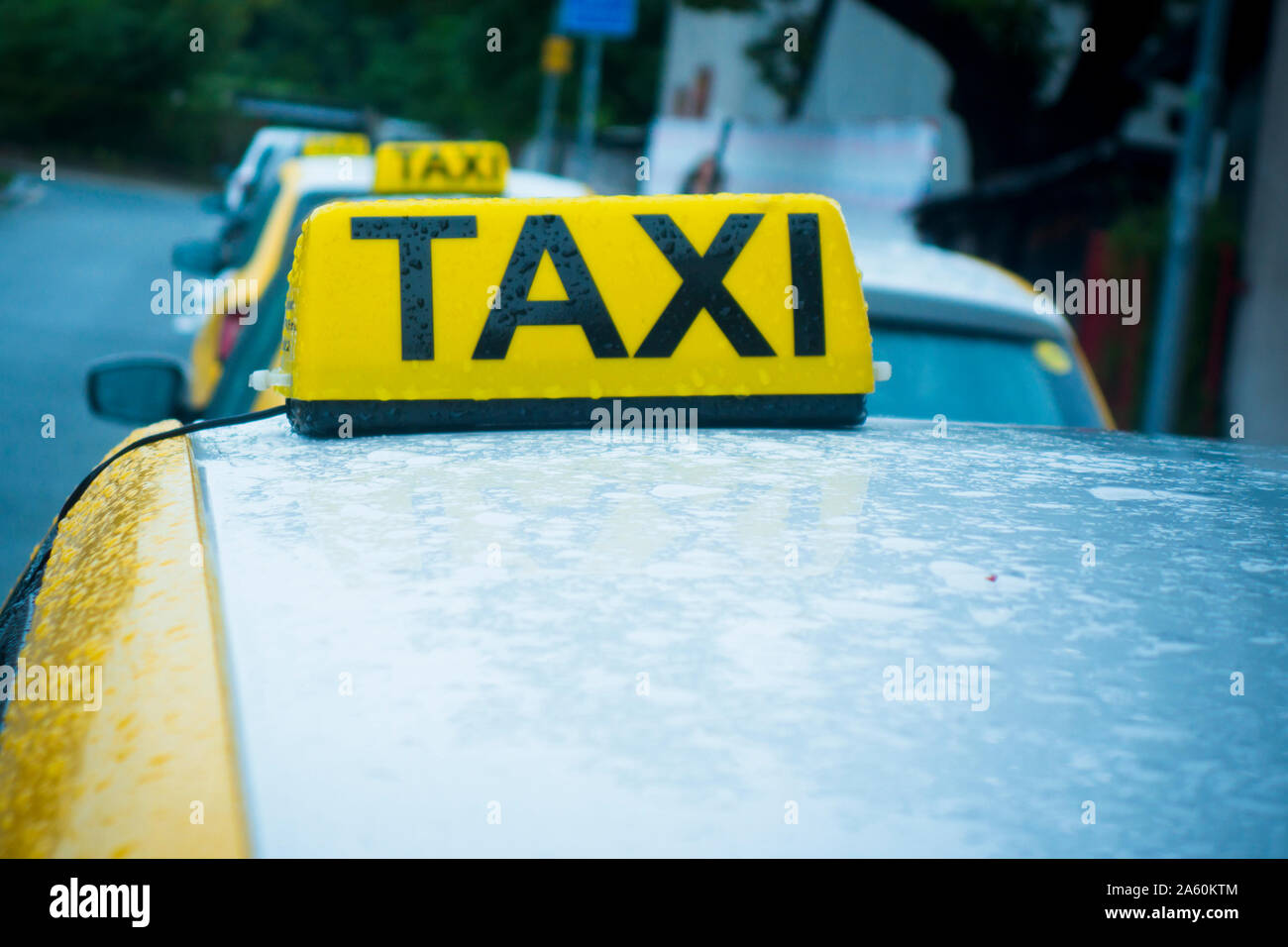 Rangée de taxis jaune Banque D'Images