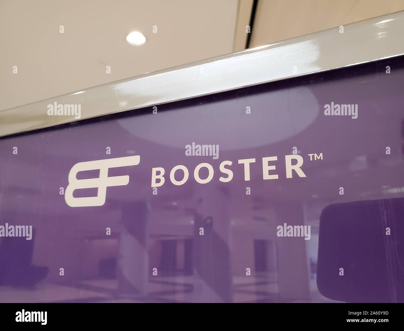 Gros plan sur le logo de Booster, une mise en route fournissant de l'essence aux voitures garées dans certains parcs de bureaux de la région de la baie de San Francisco, à San Ramon, Californie, le 6 septembre 2019. () Banque D'Images