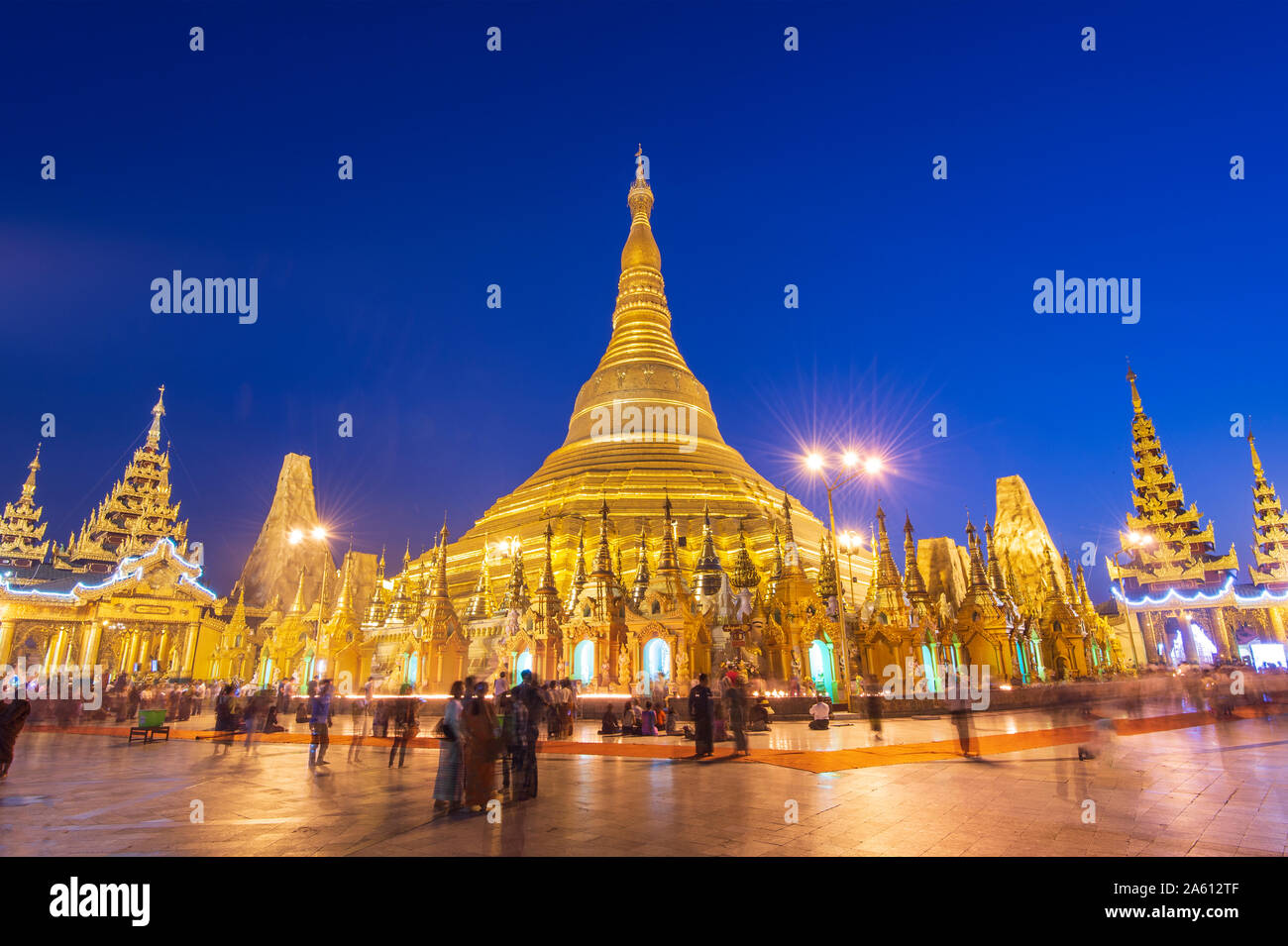 La pagode Shwedagon, nuit à Yangon (Rangoon), le Myanmar (Birmanie), l'Asie Banque D'Images