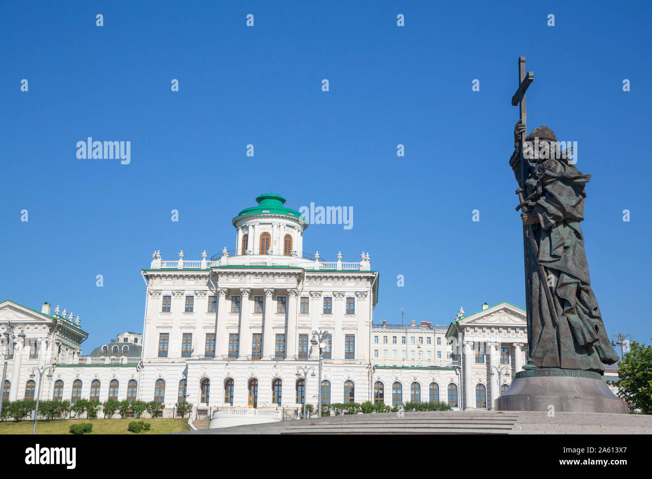 Pamyatnik Knyazyu Vladimiru, statue, Pachkov dans l'arrière-plan, Moscou, Russie, Europe Banque D'Images