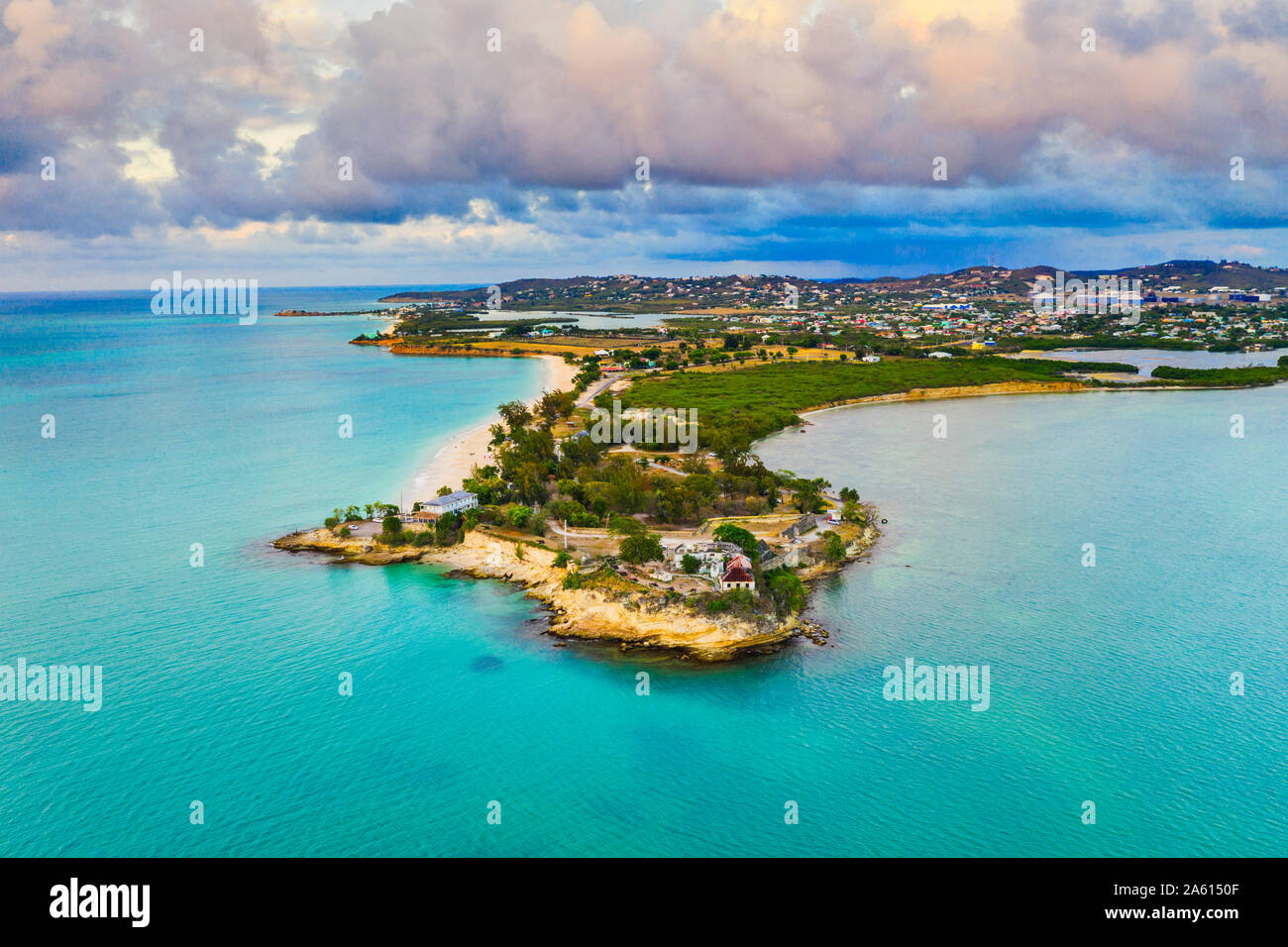 Vue aérienne par drone de Fort James entouré par la mer des caraïbes, St John's, Antigua, Iles sous le vent, Antilles, Caraïbes, Amérique Centrale Banque D'Images