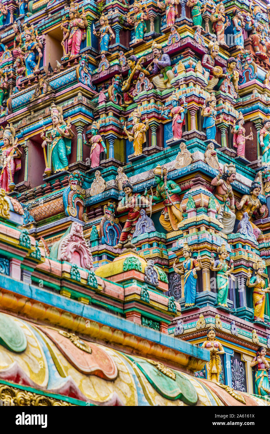 Toit coloré détail sur le Temple Sri Mahamariamman à Kuala Lumpur, Malaisie, Asie du Sud, Asie Banque D'Images