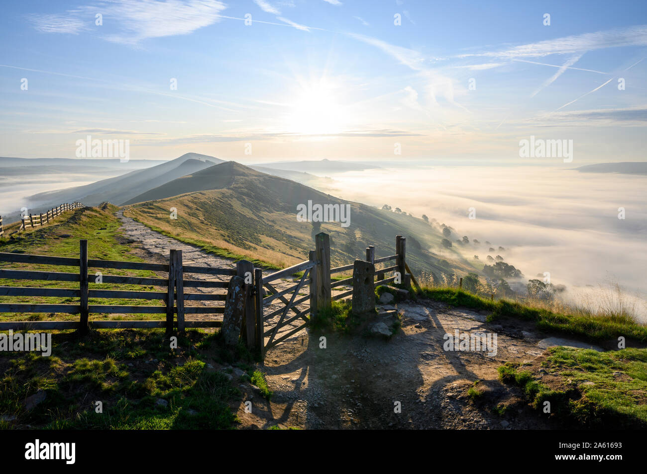 Vallée de l'espoir avec le cloud d'inversion, le parc national de Peak District, Derbyshire, Angleterre, Royaume-Uni, Europe Banque D'Images