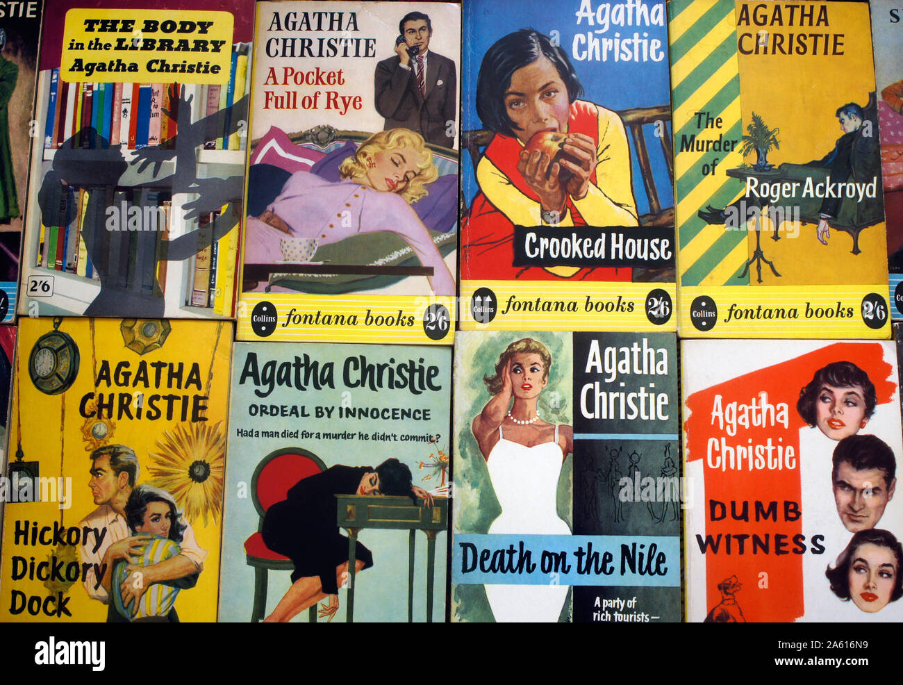 Affichage de la vintage Agatha Christie et 10/18. Fontana books 1950 couvercles. Banque D'Images