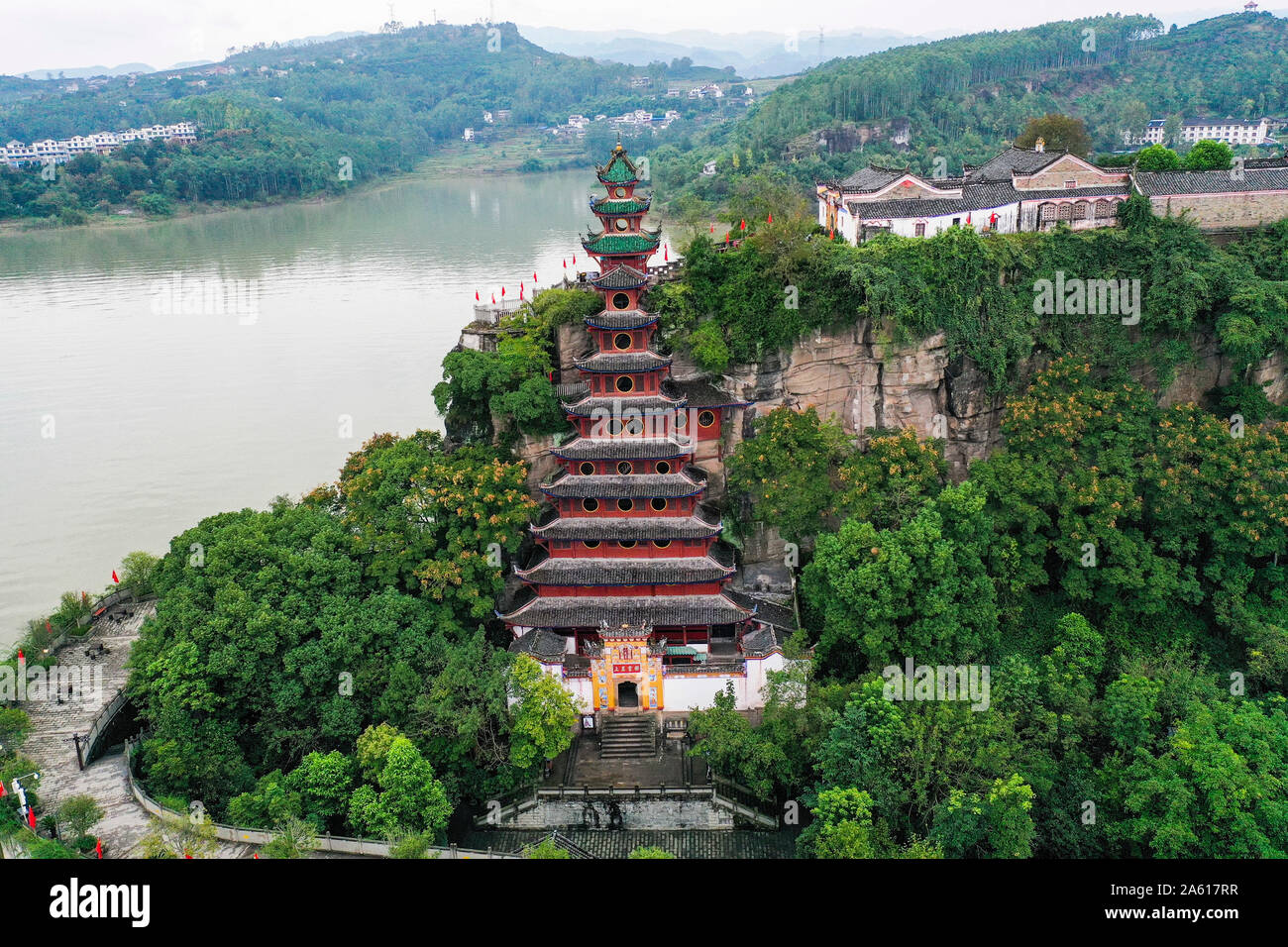 Chongqing. 22 octobre, 2019. Photo aérienne prise le 22 octobre 2019 montre la pagode à Shibaozhai Zhongxian County, dans le sud-ouest de la Chine, Chongqing. Credit : Liu Chan/Xinhua/Alamy Live News Banque D'Images