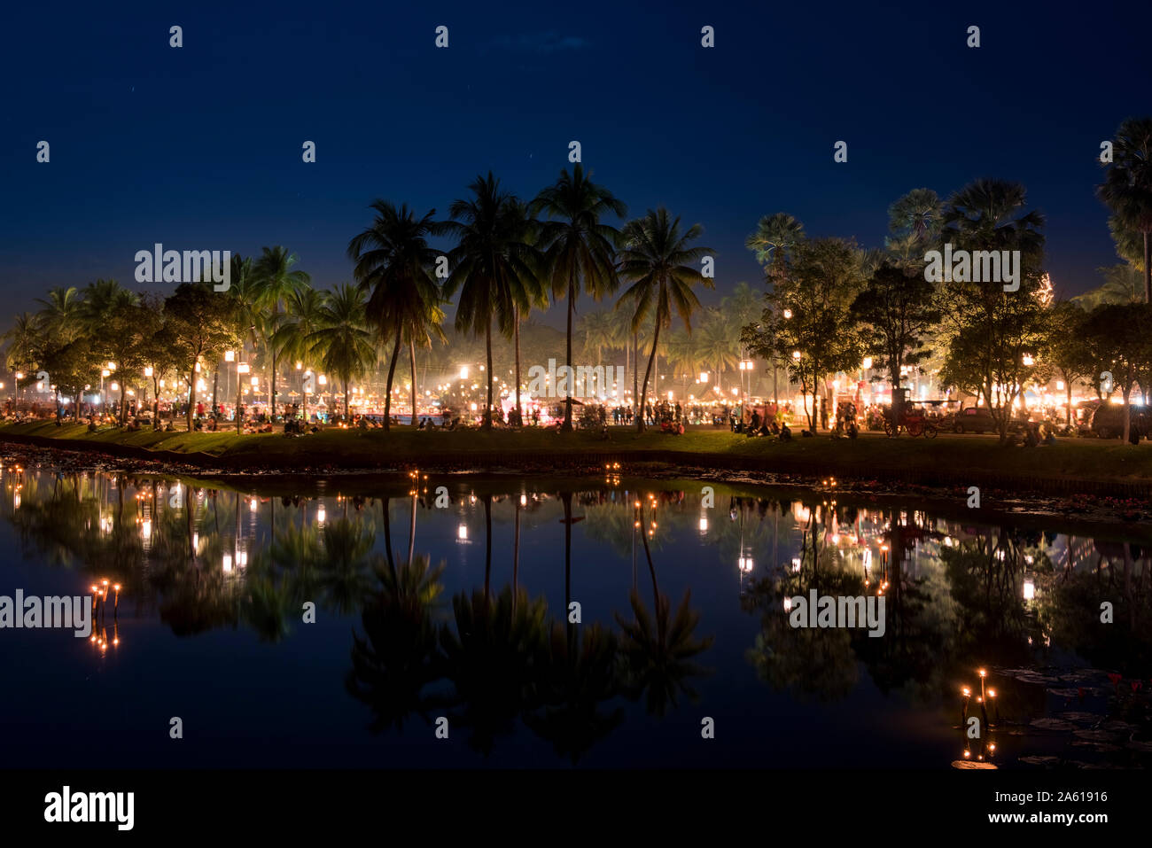 Loi Krathong festival au parc historique de Sukhothai Banque D'Images