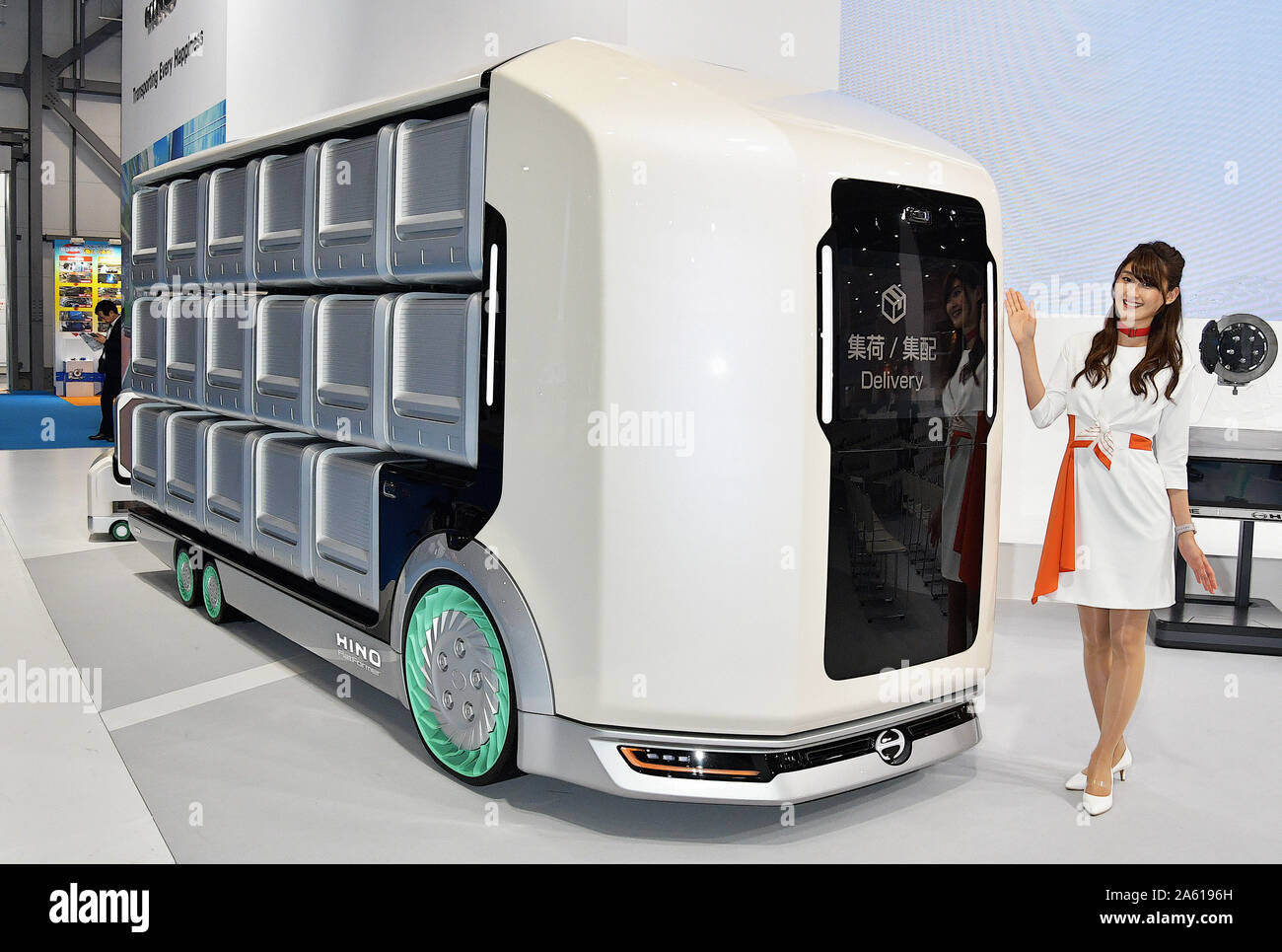Tokyo, Japon. 23 Oct, 2019. Hino Motors 'FlatFormer' est visible sur l'affichage à la 46ème Salon automobile de Tokyo à Tokyo, Japon le mercredi, Octobre 23, 2019. Japan Automobile Manufacturers Association hold 'Tokyo Motor Show 2019' et 'avenir Expo' parallèlement, l'objectif de 1 millions de visiteurs. Expo' "avenir de l'espace libre qui est apprécié par les enfants et tout simplement l'amant par la collaboration avec des entreprises et organisations en dehors de l'industrie automobile qui peut être expérimenté. Photo par Keizo Mori/UPI UPI : Crédit/Alamy Live News Crédit : UPI/Alamy Live News Banque D'Images