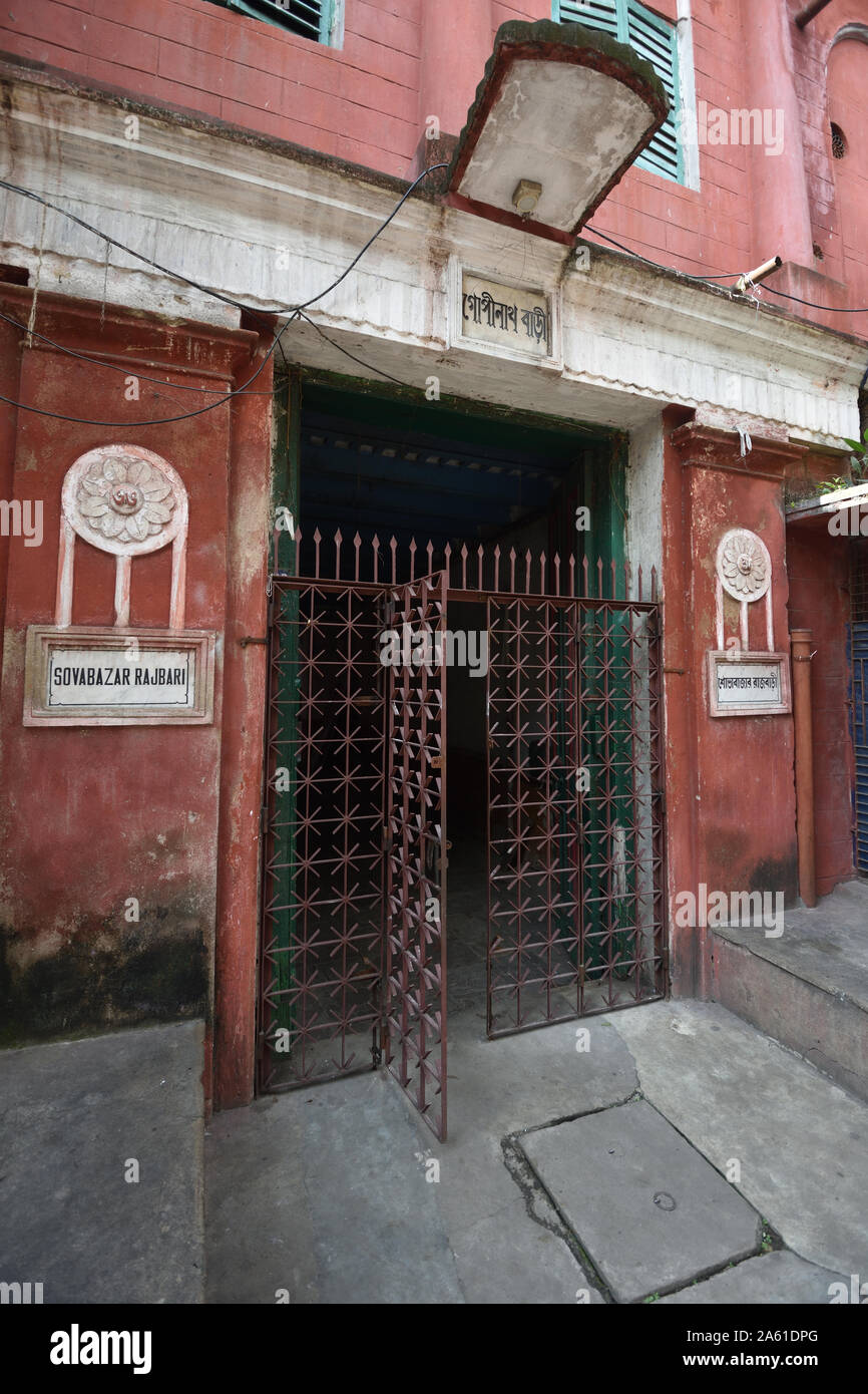Shobhabazar Palais Royal (Gopinath Bari) entrée. 36 Nabakrishna Raja Street. Kolkata, Bengale occidental, Inde. Banque D'Images