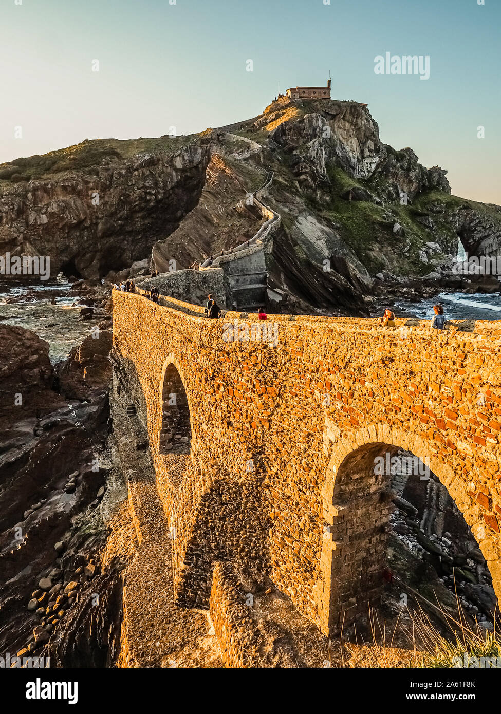 San Juan de Gaztelugatxe pendant le coucher du soleil Banque D'Images