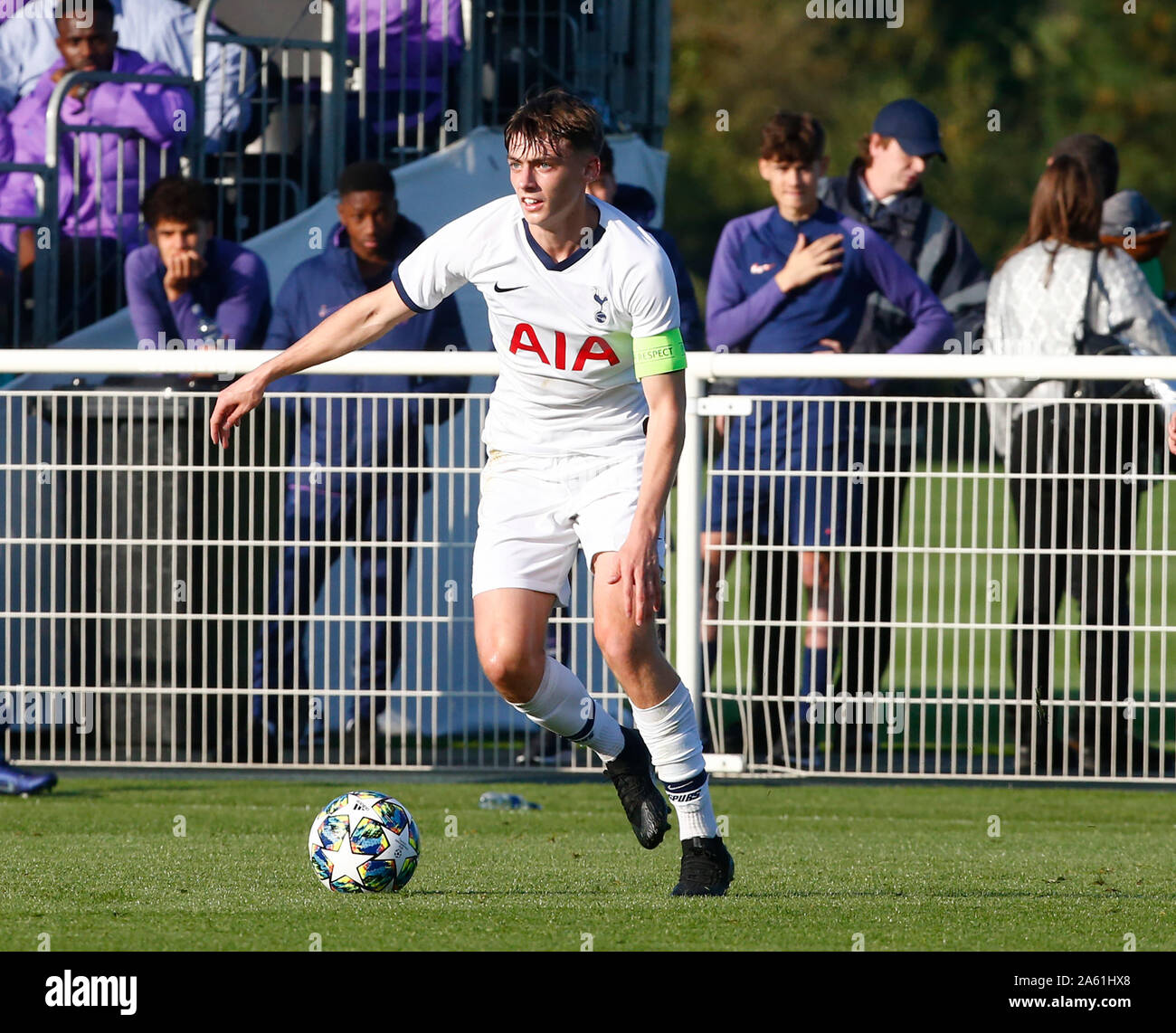 ENFIELD, Angleterre. 22 OCTOBRE : Jamie Bowden de Tottenham Hotspur lors de l'UAFA Ligue entre Tottenham Hotspur et Crvena zvezda ( Red Star Belgr Banque D'Images