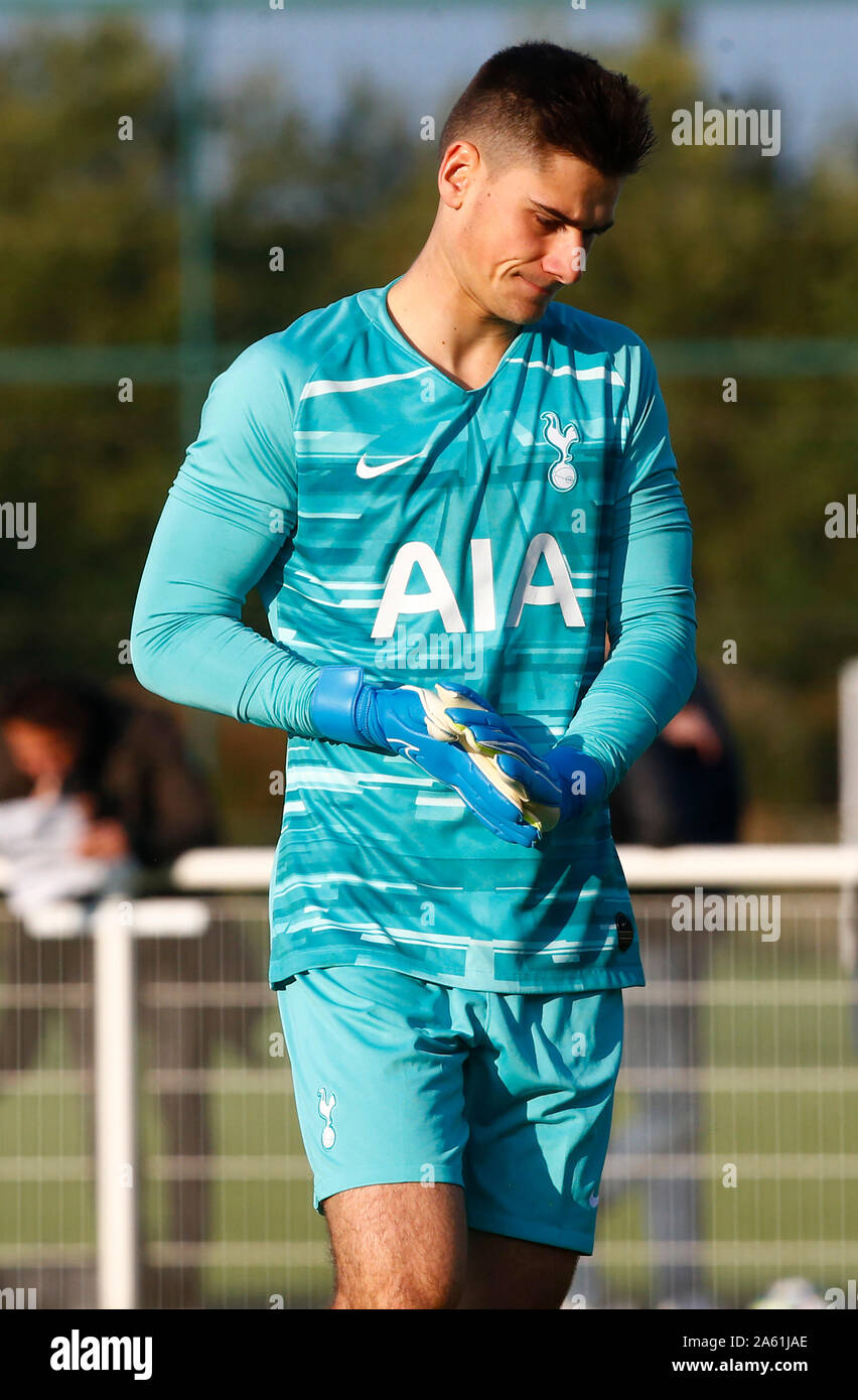 ENFIELD, Angleterre. 22 OCTOBRE : Jonathan De Bie de Tottenham Hotspur lors de l'UAFA Ligue entre Tottenham Hotspur et Crvena Zvezda (Étoile rouge être Banque D'Images