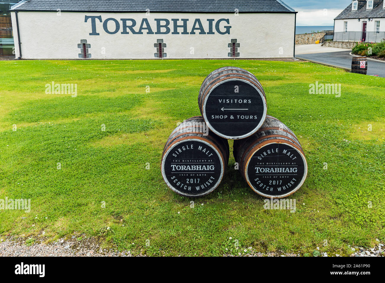 Le Torabhaig distillerie sur l'île de Skye -vues Banque D'Images