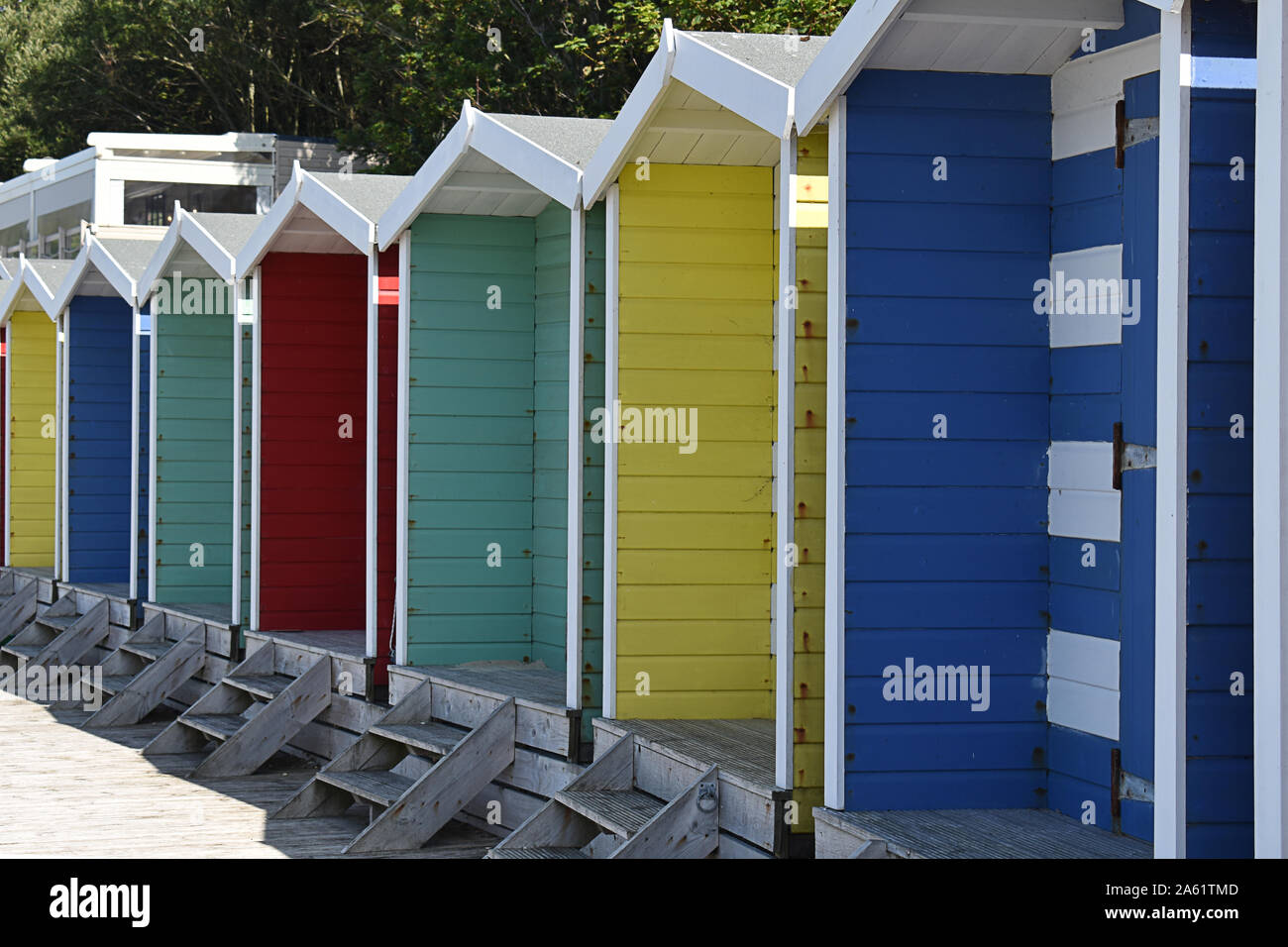 Cabines de plage, Totland Bay, île de Wight, Royaume-Uni Banque D'Images