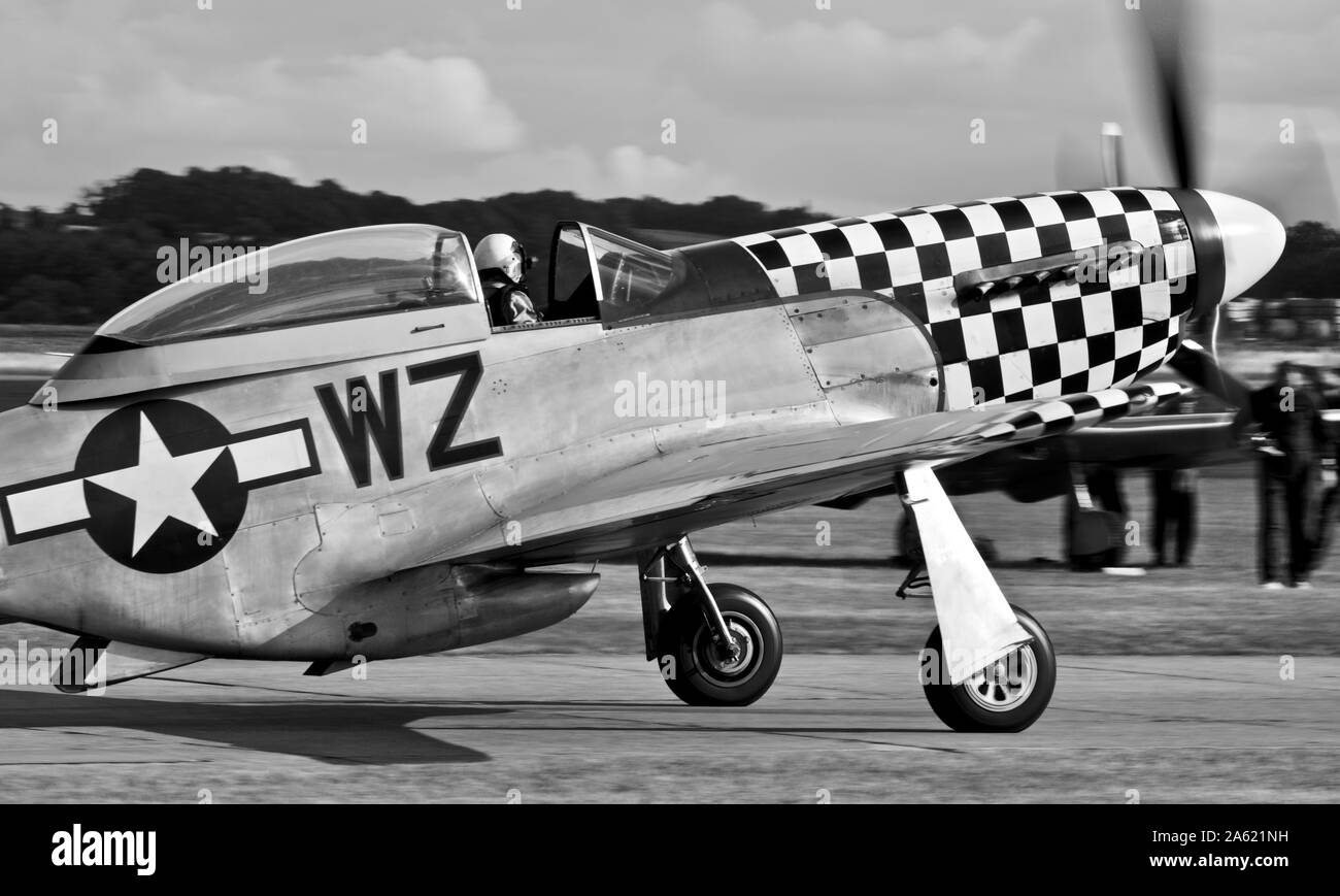 North American TF51D Coupe 'contraire' Marie roulait sur la piste de l'Flying Legends Airshow le 14 juillet 2019 Banque D'Images