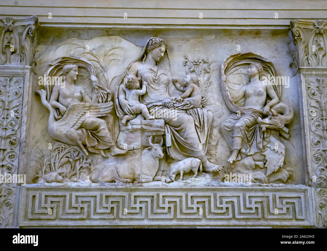 Terre Mère Déesse Romaine Statue Ara Pacis Autel de la paix Auguste Rome Italie. Monument à l'empereur Auguste César construit 9 AV. Banque D'Images