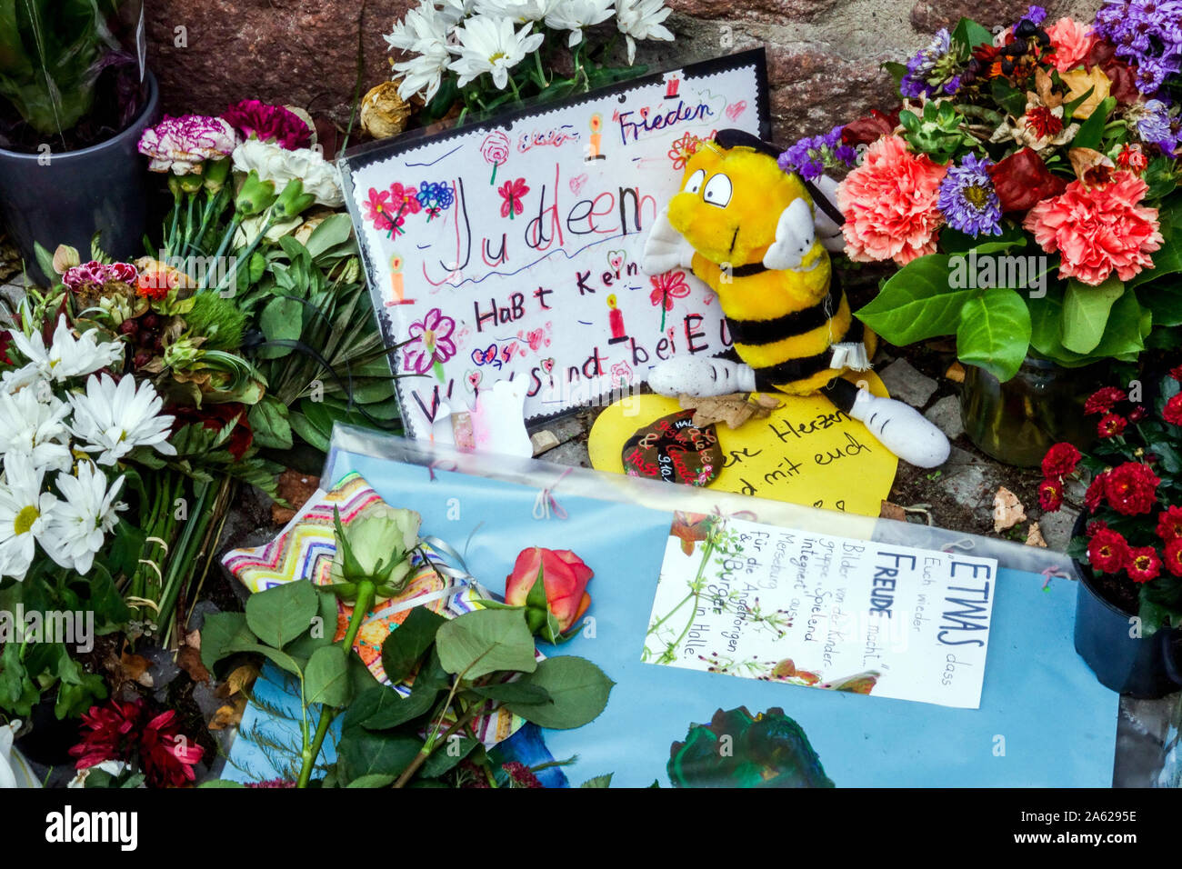 Halle (Saale) Allemagne site commémoratif au mur Synagogue juive, des fleurs, des bougies, des messages à Jana Lange, une des victimes d'une attaque terroriste Banque D'Images