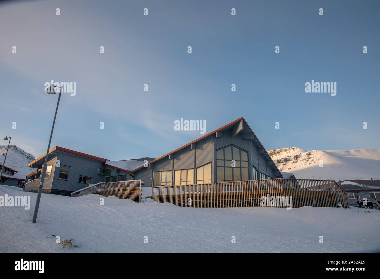 Longyearbyen, Svalbard en Norvège - Mars 2019 : Le Radisson Blu Polar Hotel Spitsbergen à Longyearbyen. Banque D'Images