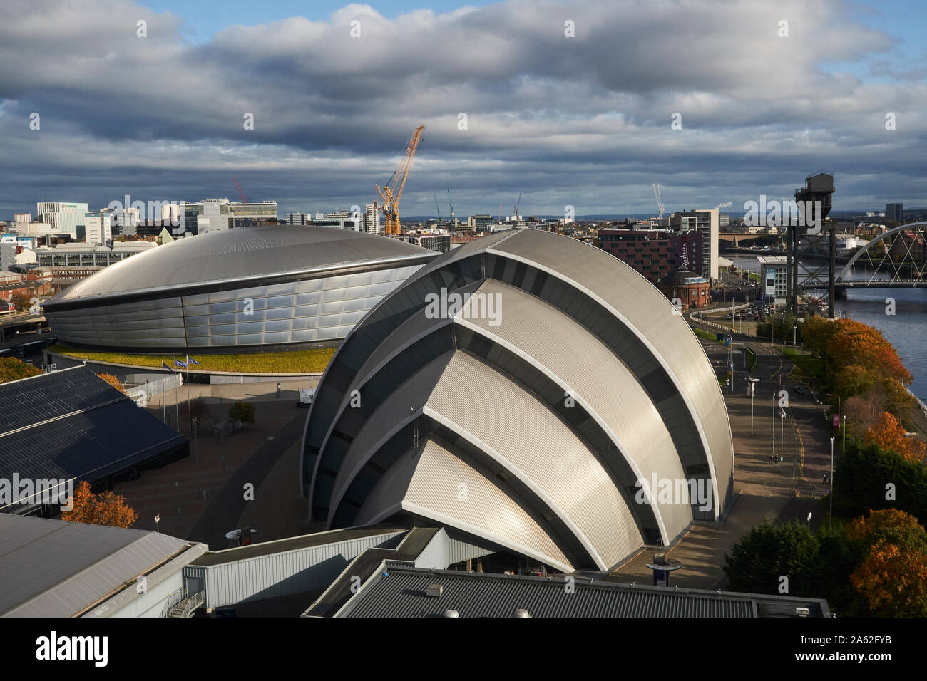 La Rivière Clyde à Glasgow, près de Finnieston. Montrant, de gauche à droite : SEC Hydro, SEC, Armadillo Finnieston Crane. Banque D'Images