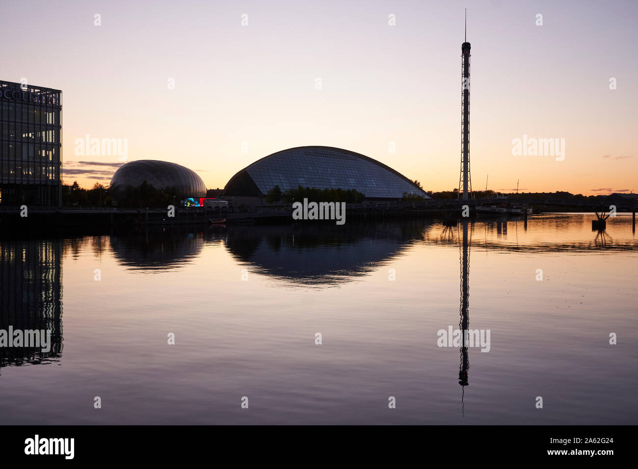 La Rivière Clyde à Glasgow, près de Finnieston, montrant de gauche à droite : BBC Scotland, Cineworld, Centre des sciences de Glasgow, Glasgow Tower. Banque D'Images