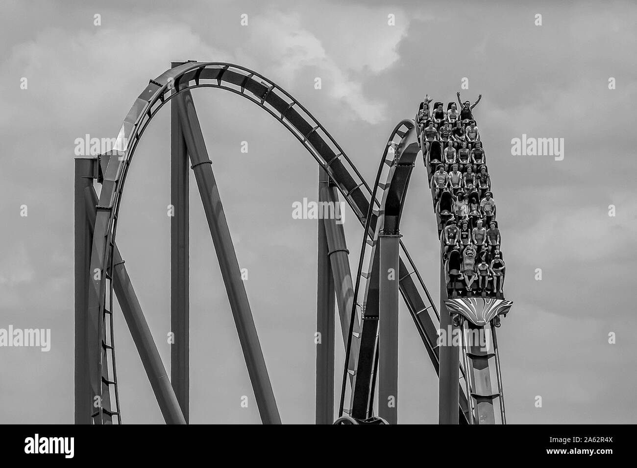 Orlando, Floride. 05 juin, 2019 personnes s'amusant incroyable montagne russe à Seaworld Mako dans International Drive Area Banque D'Images